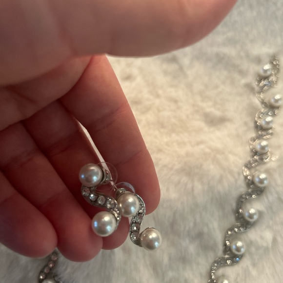 Beautiful stainless steel necklace and earrings, new , no tags. - Picture 1 of 3